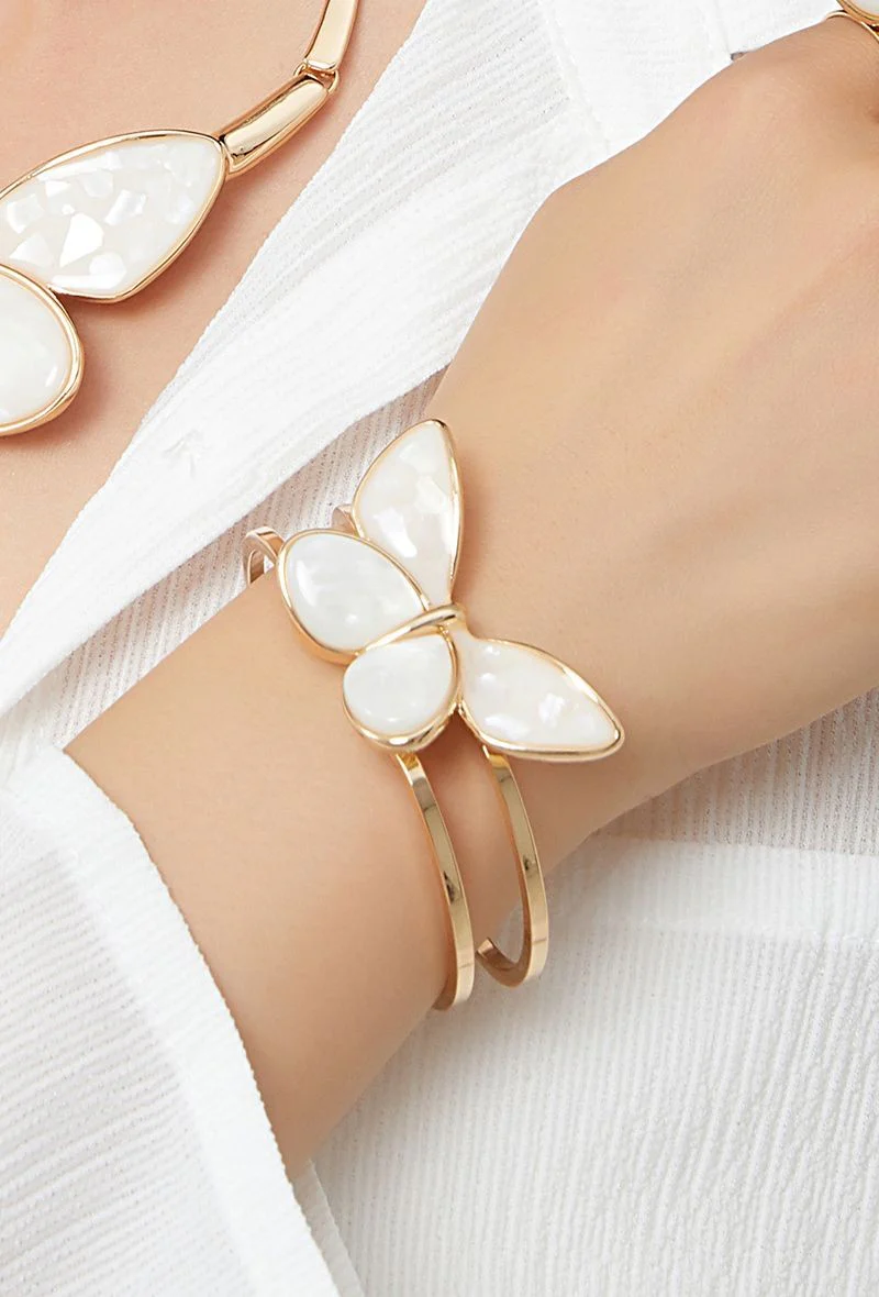 On Hand Belle Miss ALBINENN rigid bracelet with golden structure and large white butterfly motif made of resin. Jewelry gift Cyprus
