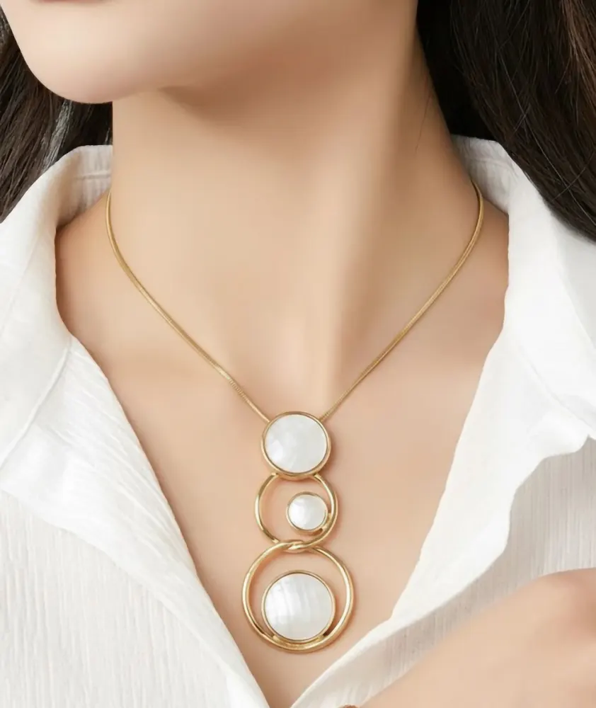 Belle-Miss-IBRAME-Colored-Mother-of-Pearl-Golden-Necklace-Jewelry-Gift Woman wearing Belle Miss IBRAME golden necklace made of colored mother-of-pearl. Ideal jewelry gift for women in Cyprus.