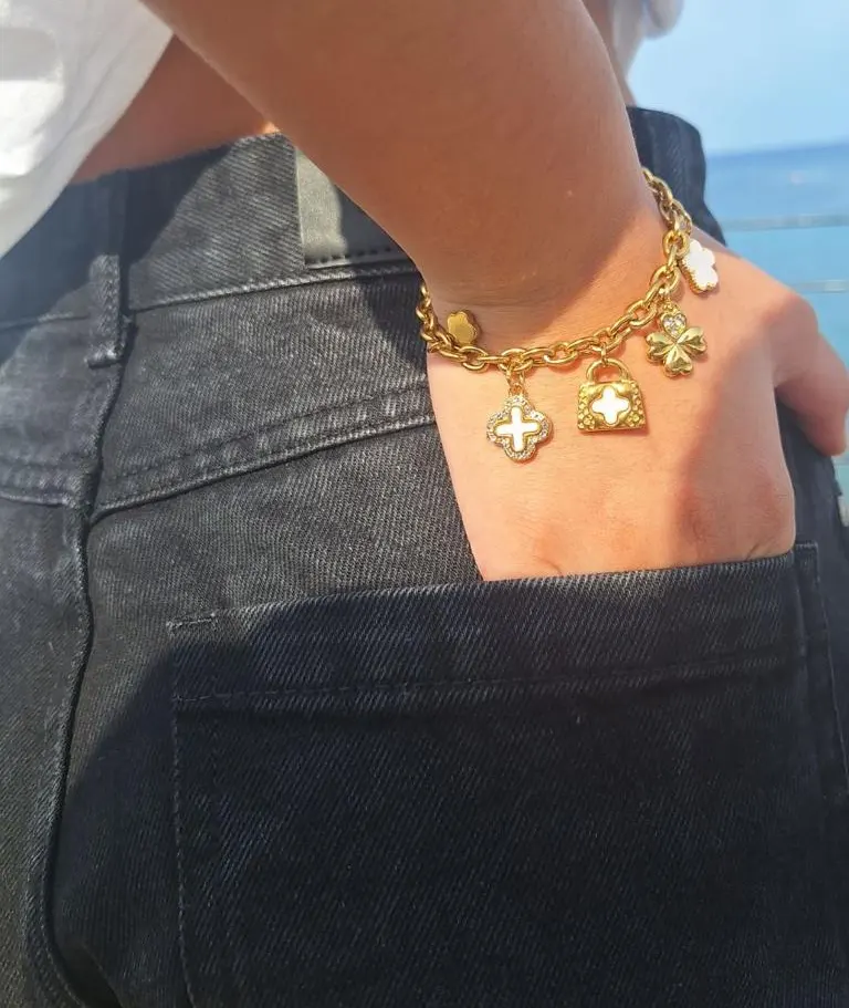 Women's bracelet, Chunky Chain, Mother of Pearl, Clovers Charms, 316L Stainless Steel. Ideal gift in Cyprus Back Cone