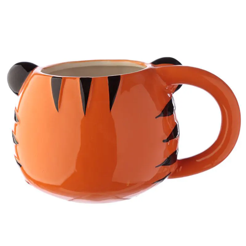 View of the glossy finish and the high-quality dolomite ceramic of the tiger mug.