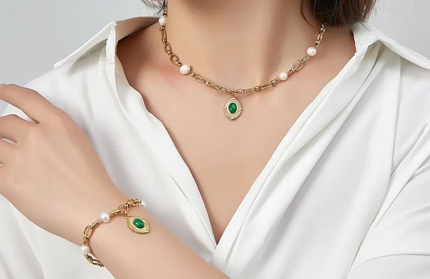 usagi-gold-plated-steel-bracelet-freshwater-pearls-green-stone-pendant Woman Wears Usagi Gold-plated Steel Chain Bracelet with Freshwater Pearls & Green Natural Stone Pendant